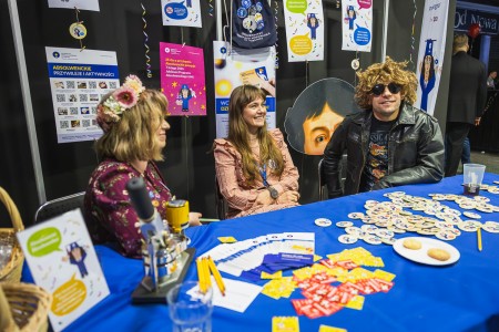 Absolwenckie potupaje na UMK [fot. Szymon Zdziebło]